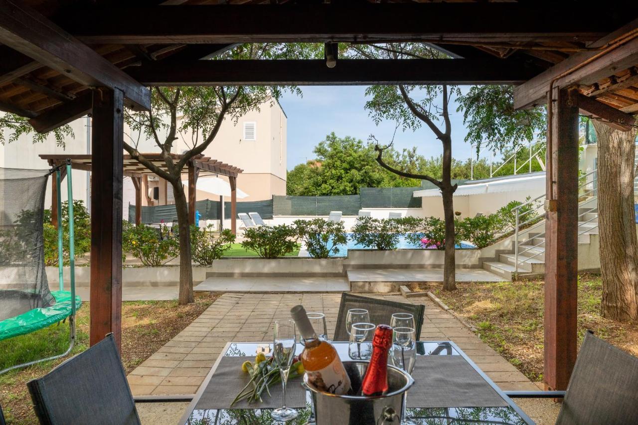 Villa Mirela Petrcane Luaran gambar